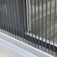 Plisse deur hor gesloten schuifpui